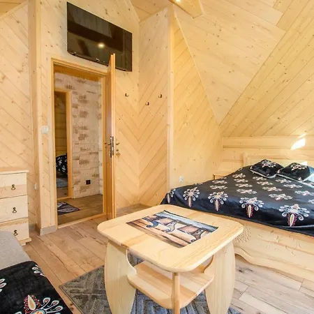 Na Brzyzku Z Jacuzzi I Widokiem شاليه