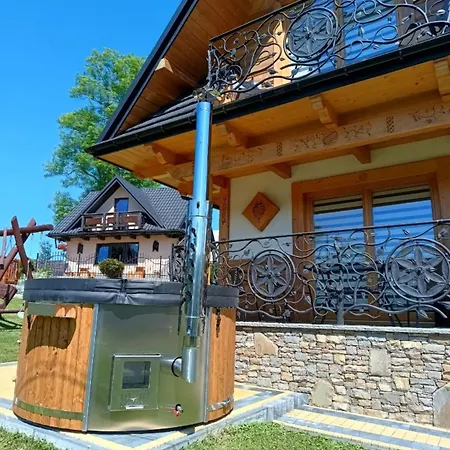 Na Brzyzku Z Jacuzzi I Widokiem زاكوباني