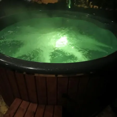 Na Brzyzku Z Jacuzzi I Widokiem Na Gory 샬레