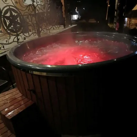 Na Brzyzku Z Jacuzzi I Widokiem Na Gory 샬레 자코파네