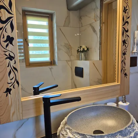 Na Brzyzku Z Jacuzzi I Widokiem Na Góry Chalé